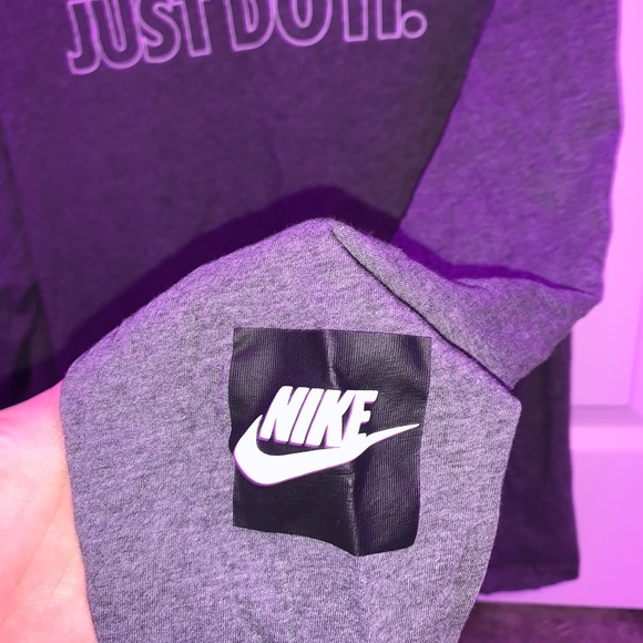 long sleeved nike tee - Picture 3 of 3